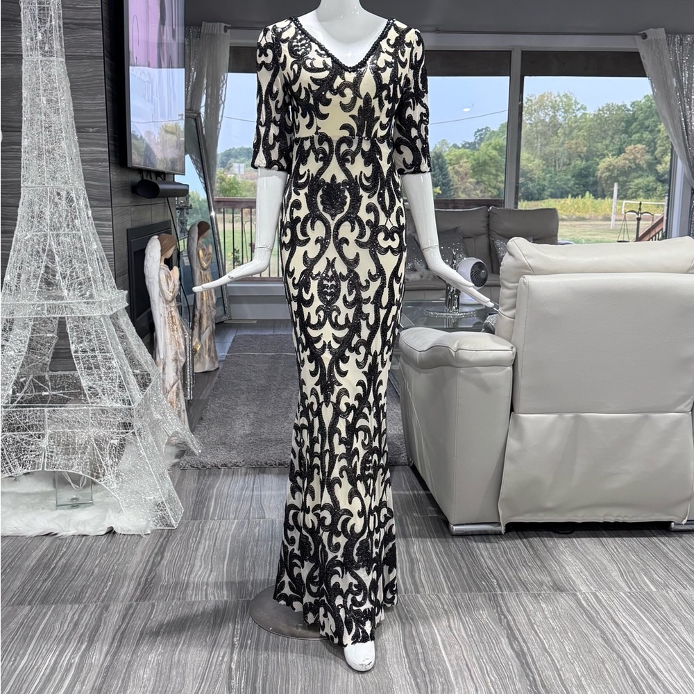 New 🖤 Elegant Black and Cream Evening Gown